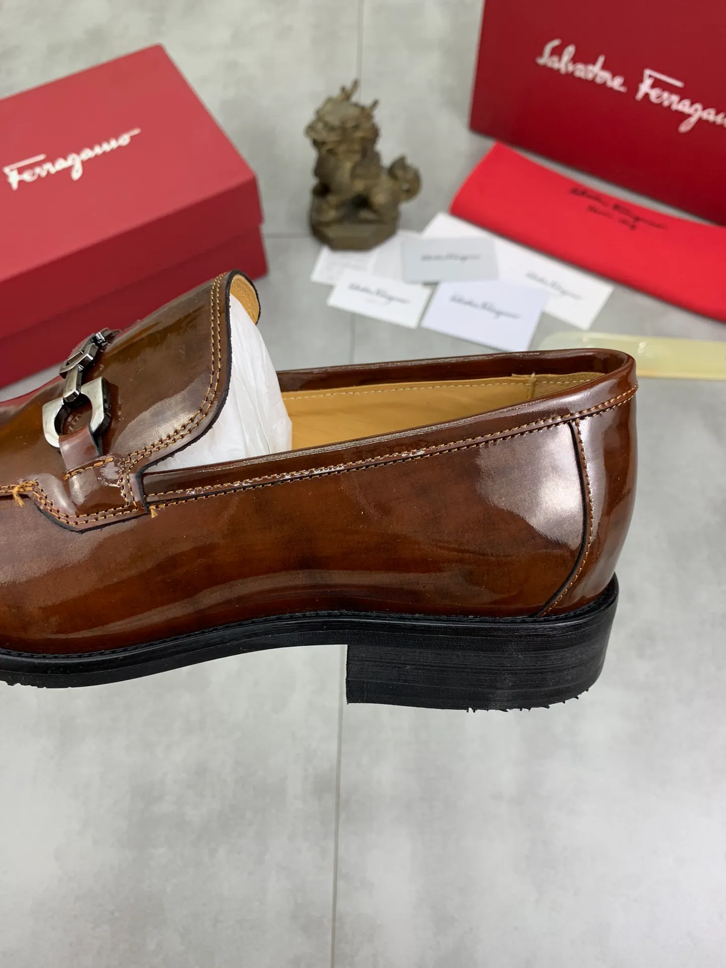 Men's Men's Shoes 💰P460💰[New Style] Water-dyed Niuli 🆘[Salvatore Ferragamo] Ferragamo's latest casual business leather shoes for men! Available at counters simultaneously! The fabric is made of specially imported original pebbled calfskin, and the lining is made of imported water-dyed cowhide. It is absolutely luxurious and leads the fashion trend. Matching code: 38-45 (46 can be customized) Black, brown and burgundy colors available